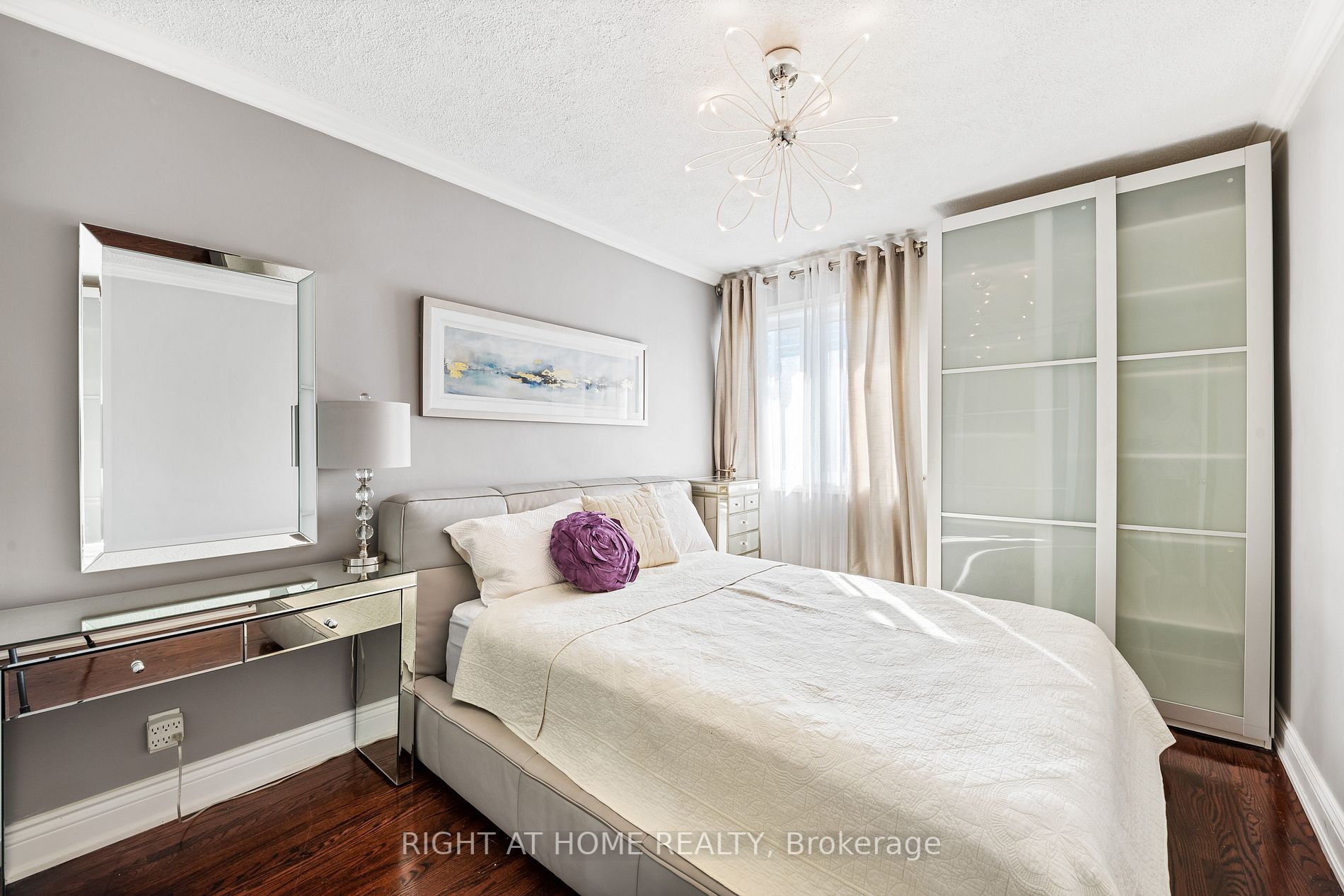 4357 Bloor St W, #7