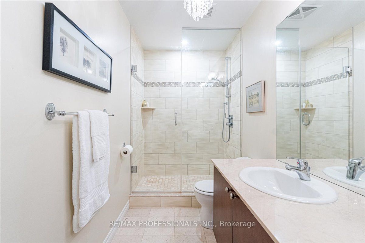4196 Dundas St W, #607