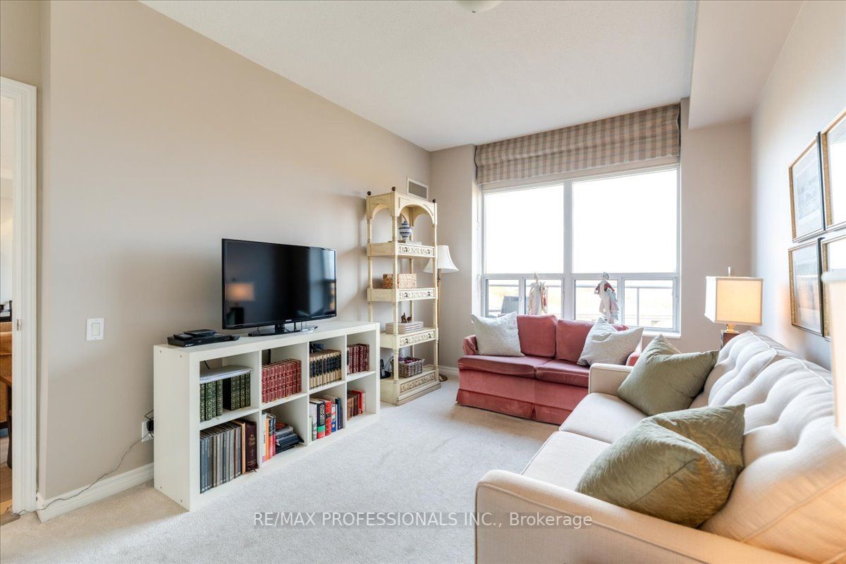 4196 Dundas St W, #607
