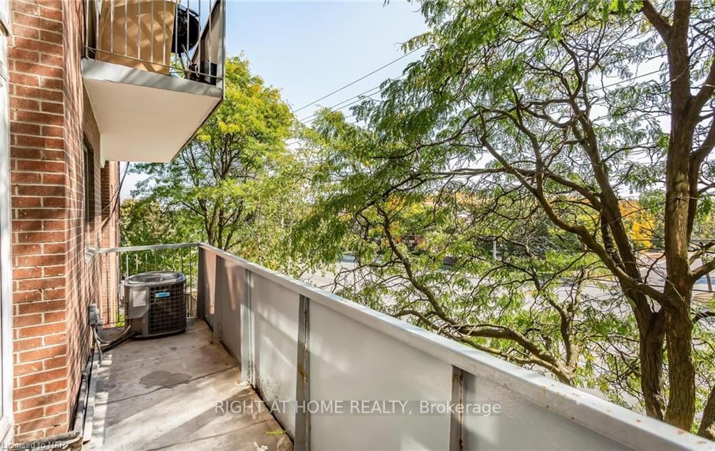 3025 The Credit Woodlands Drive, #208
