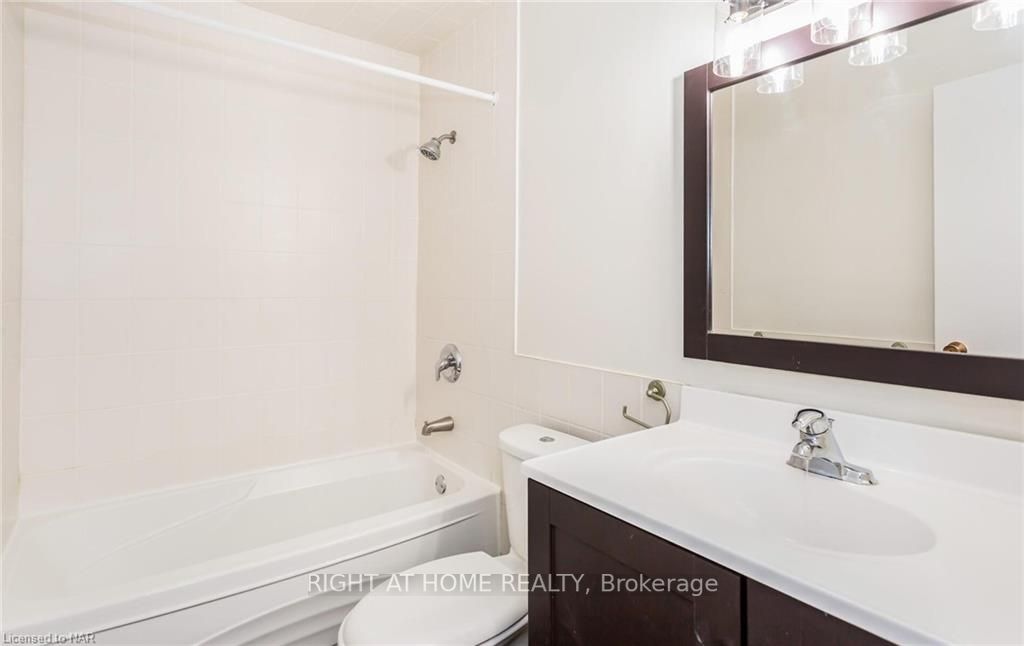 3025 The Credit Woodlands Drive, #208