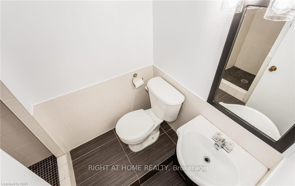 3025 The Credit Woodlands Drive, #208