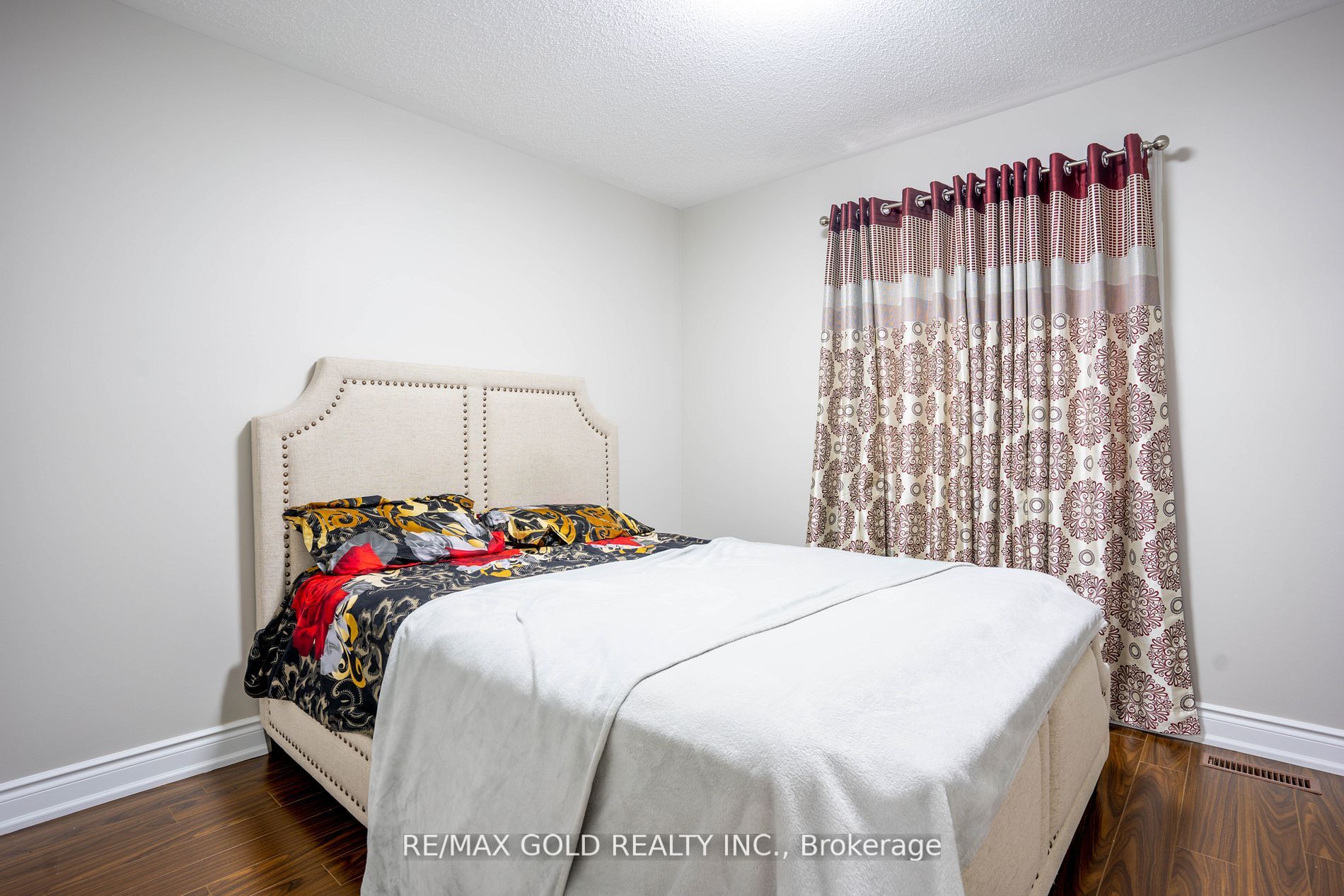 8 Upshall Dr