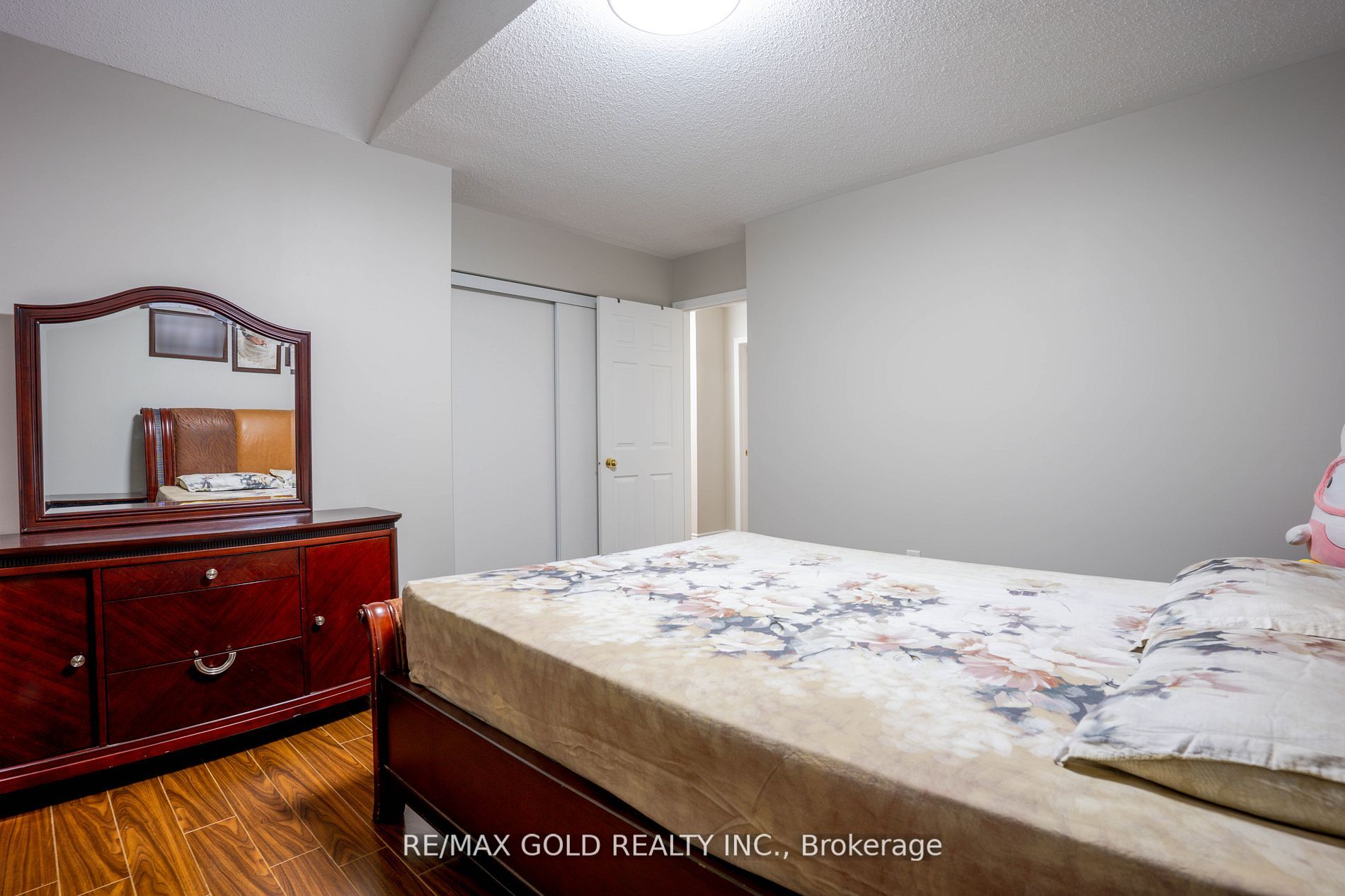8 Upshall Rd