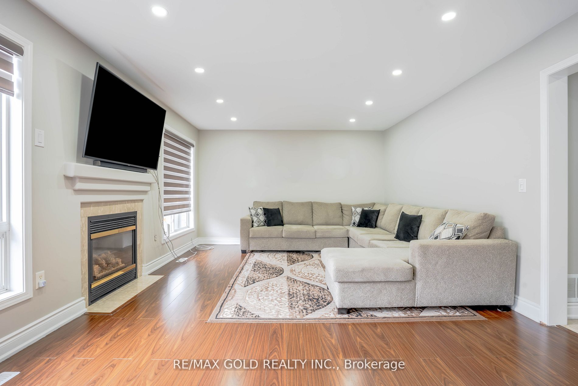 8 Upshall Dr