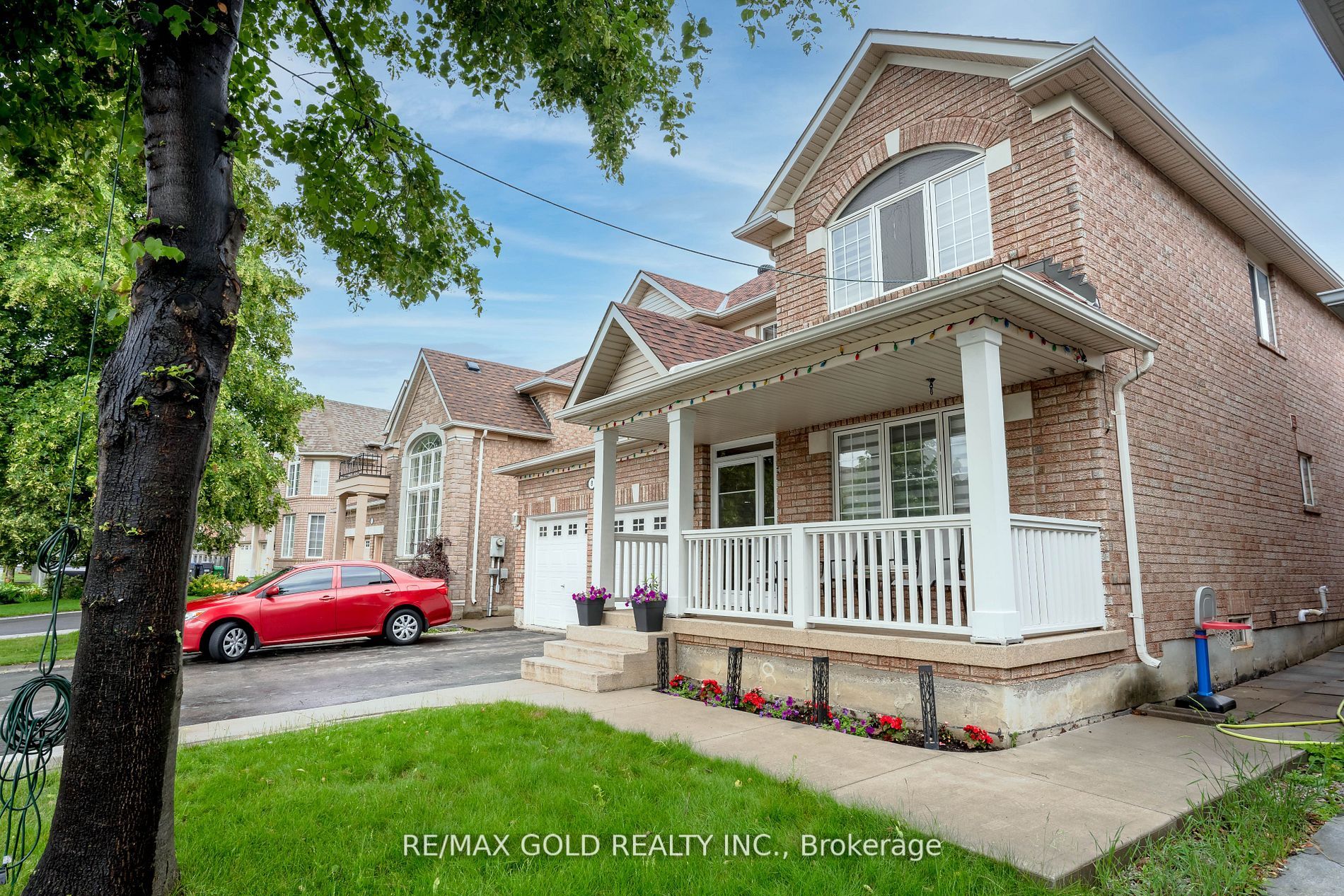 8 Upshall Dr