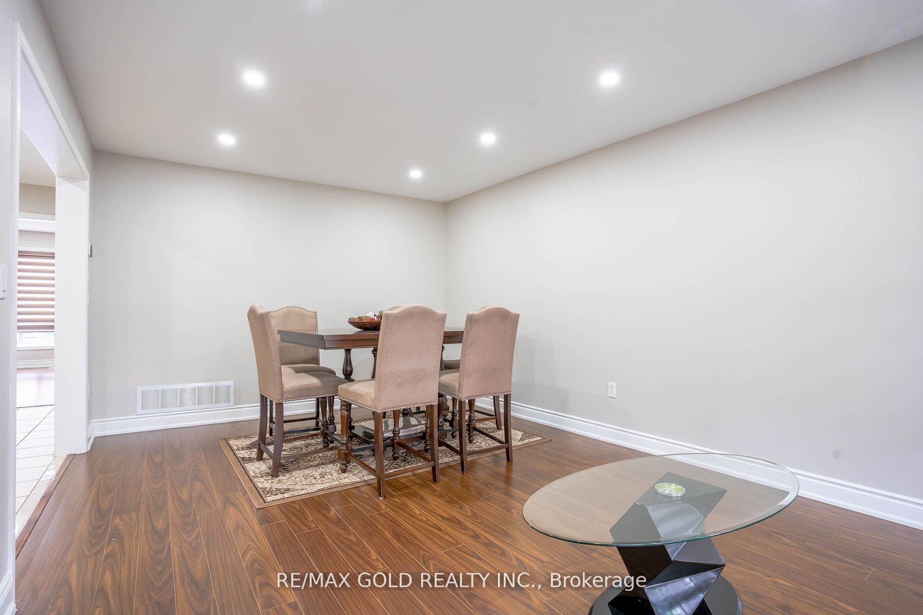 8 Upshall Dr