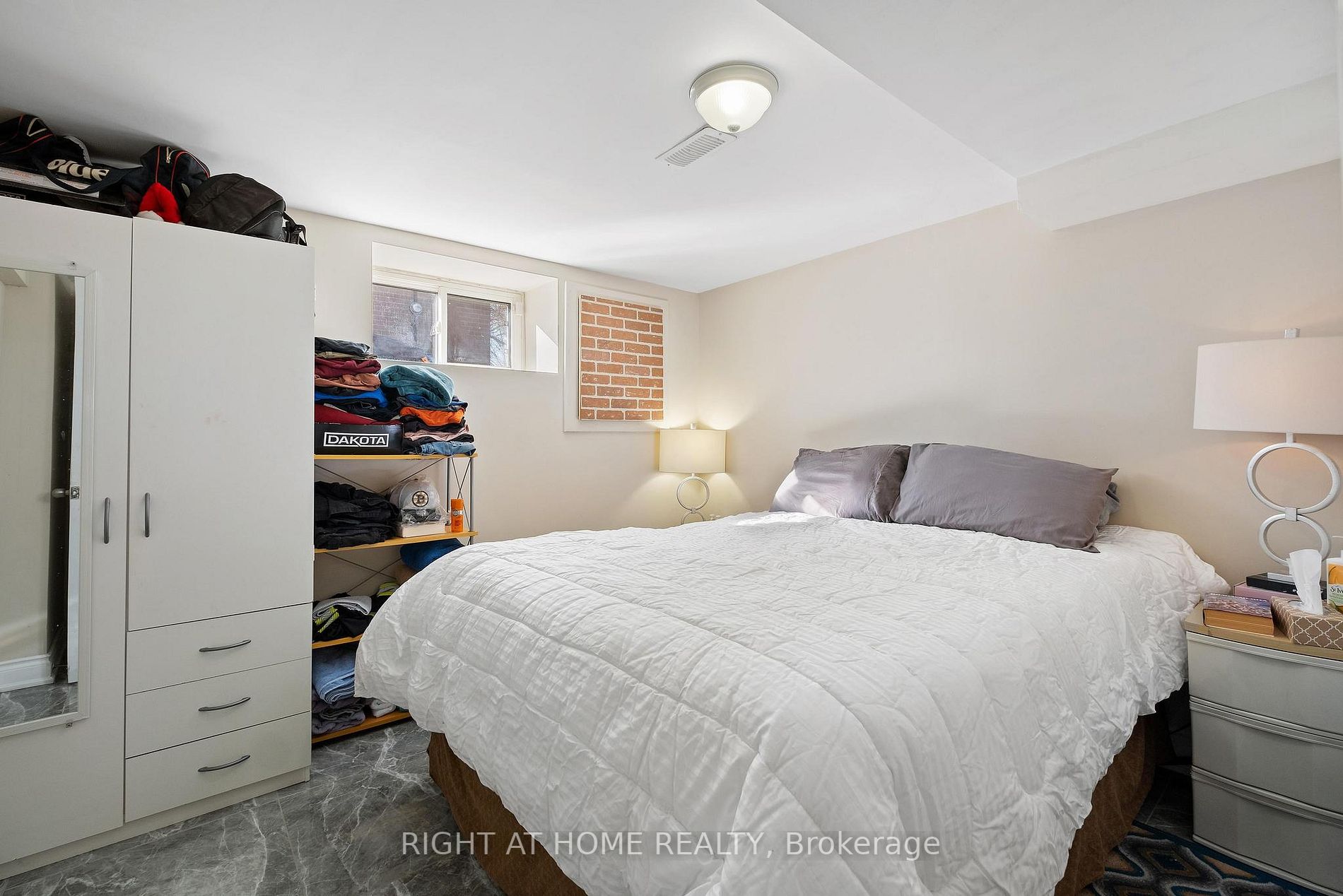 140 Meadowbrook Dr