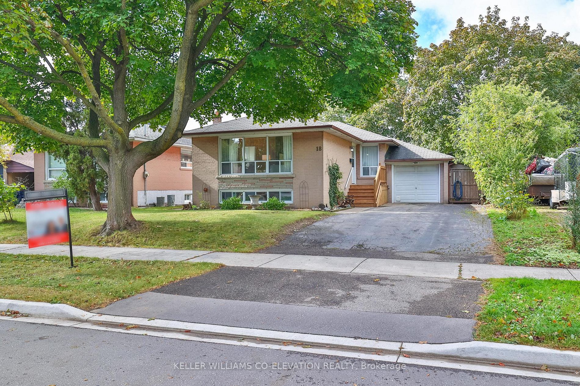 18 Littlewood Cres