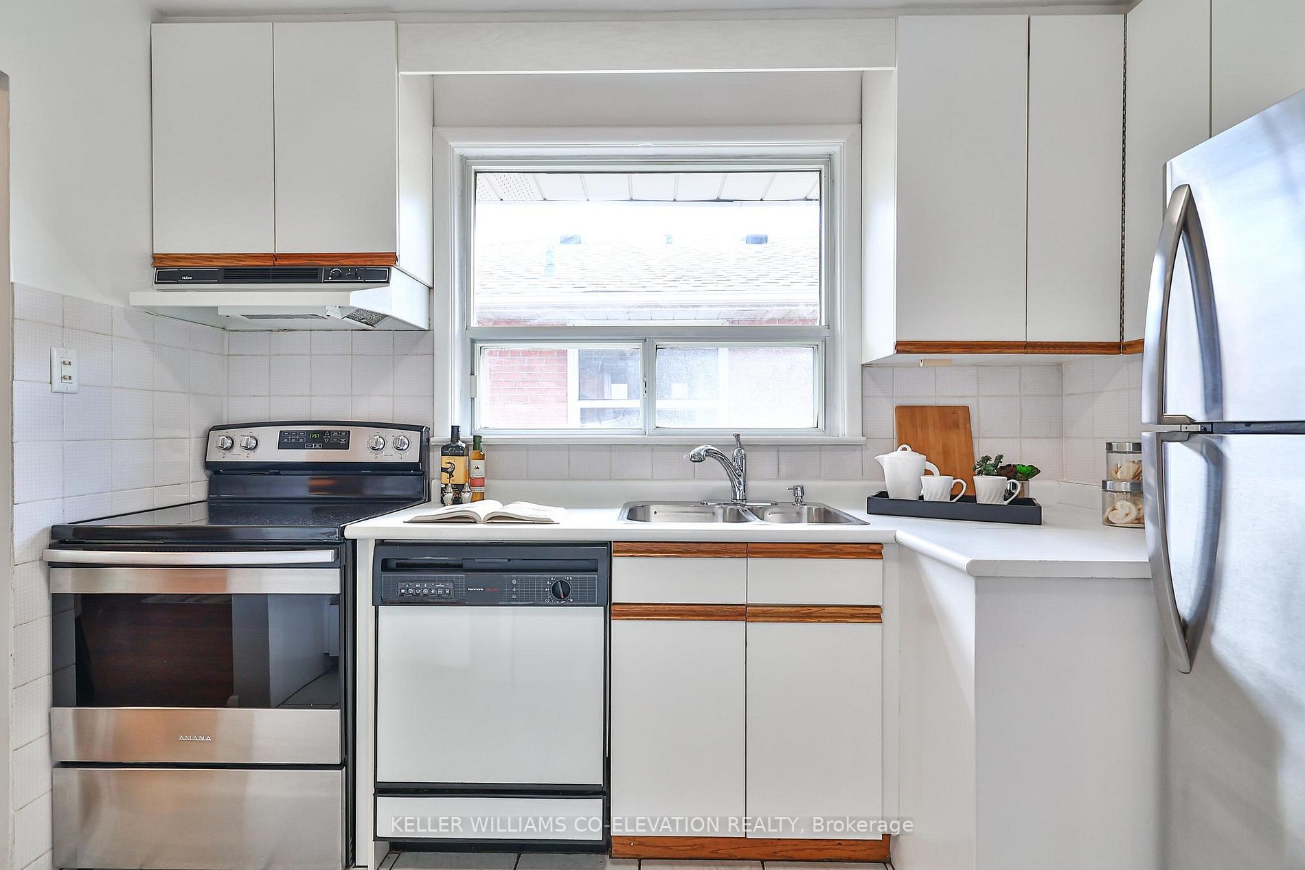 18 Littlewood Cres