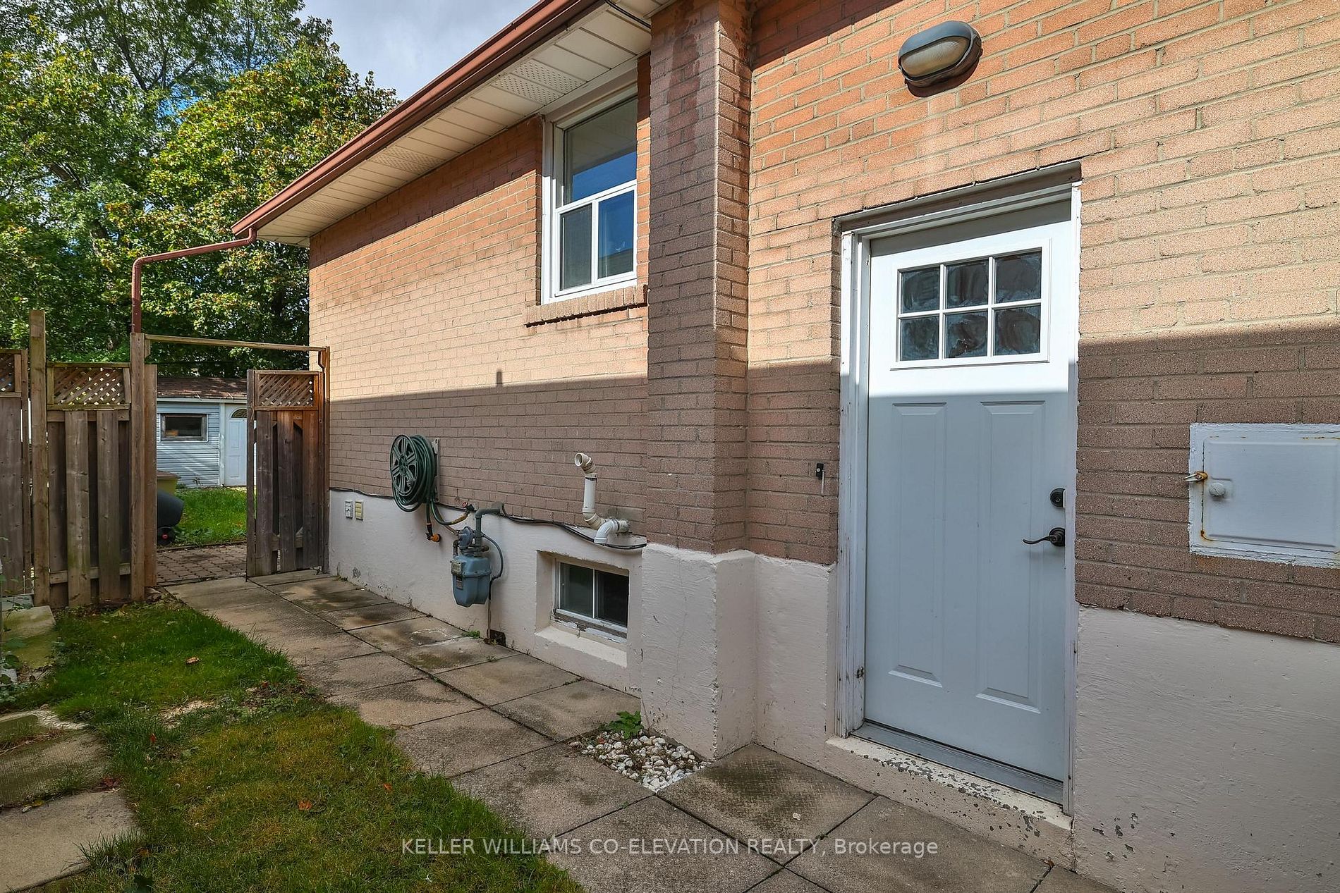 18 Littlewood Cres
