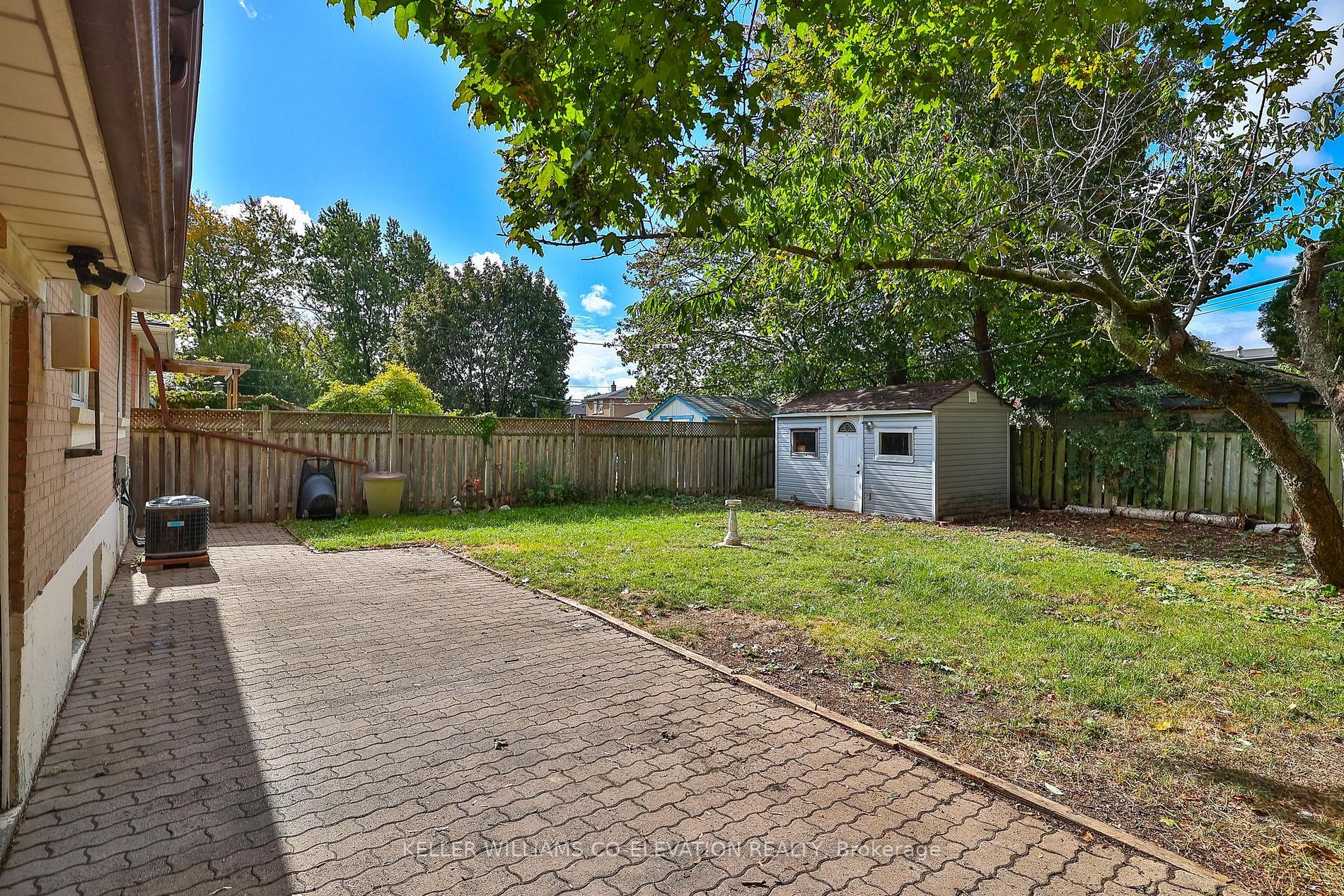 18 Littlewood Cres