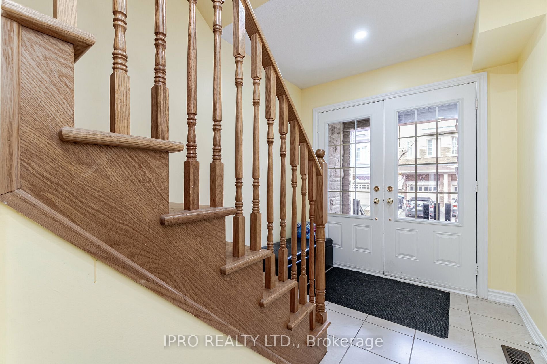 18 Hobart Gdns