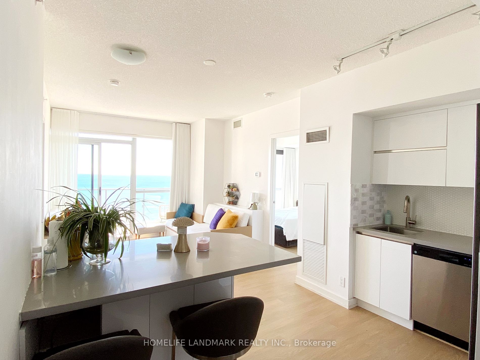 2200 Lake Shore Blvd W, #3710