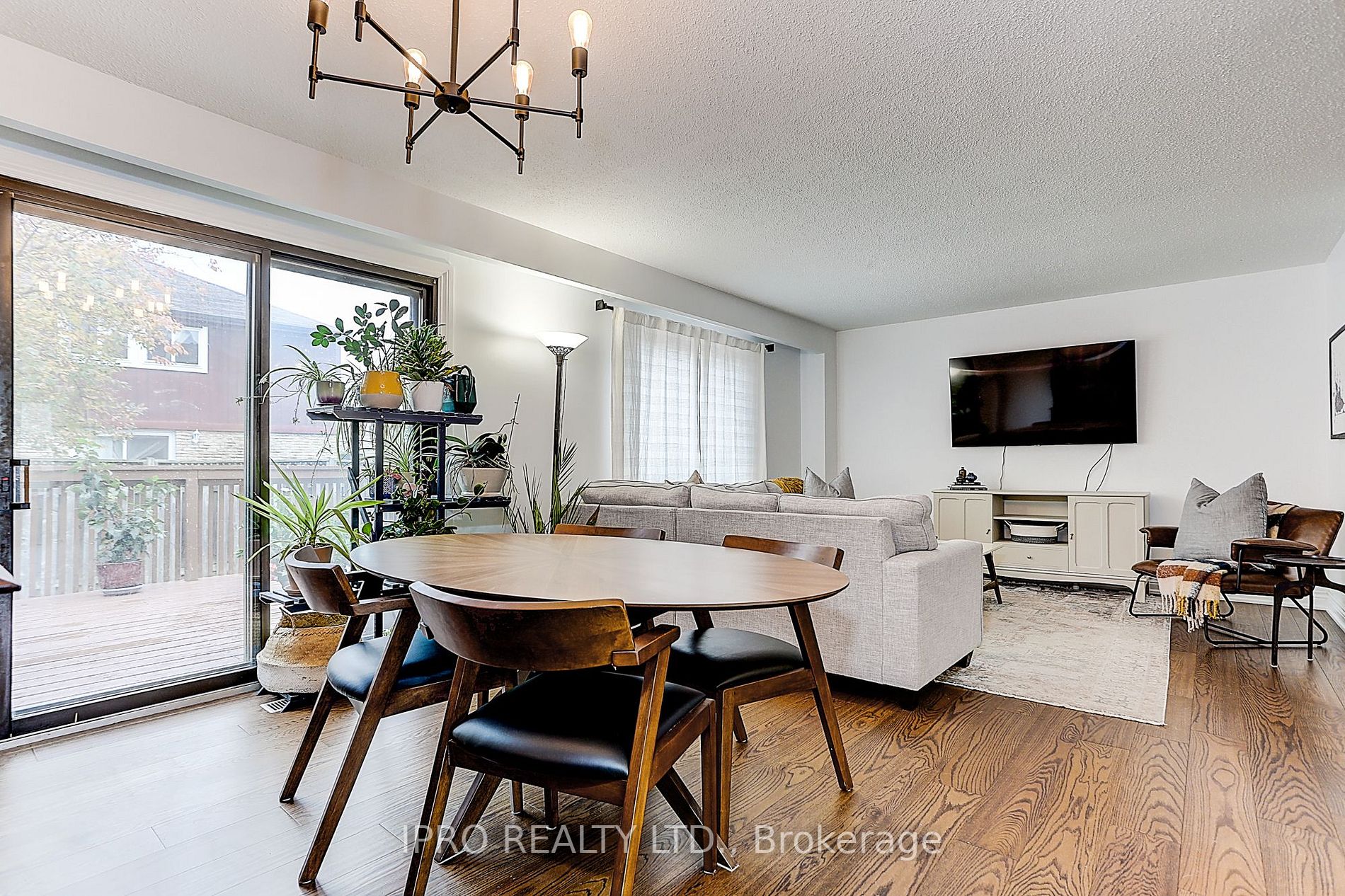 12 Nottawasaga Cres