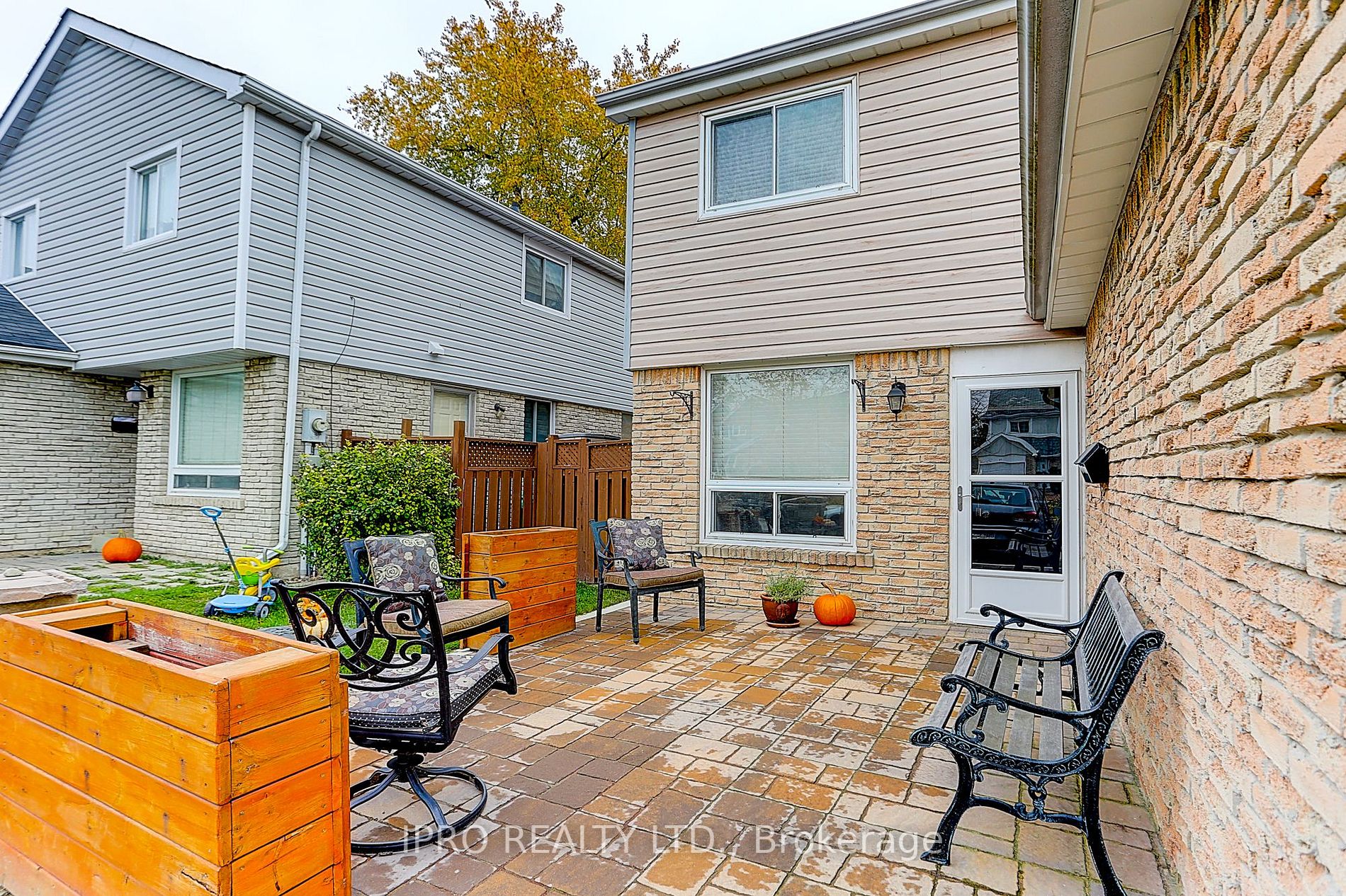 12 Nottawasaga Cres