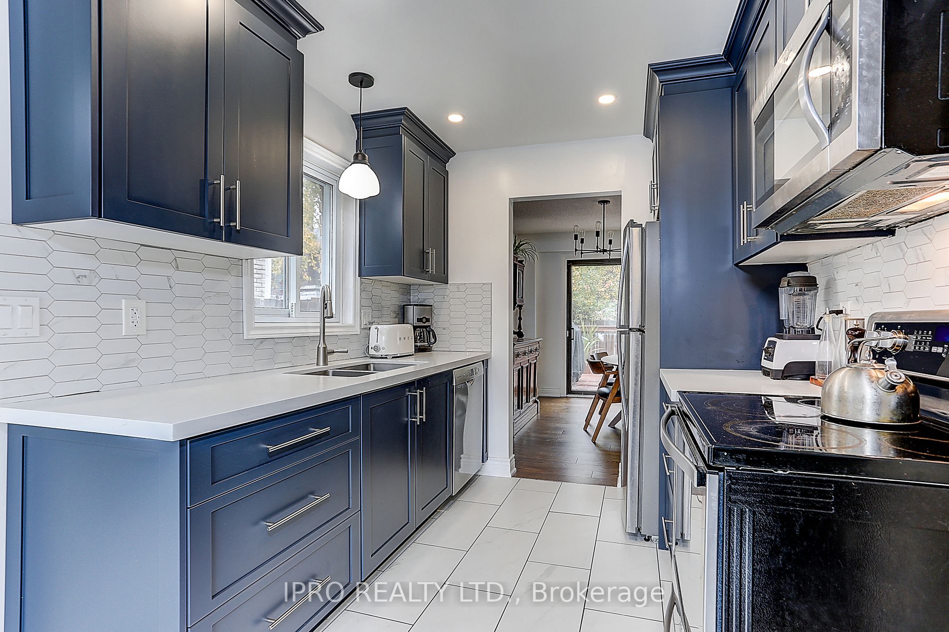 12 Nottawasaga Cres