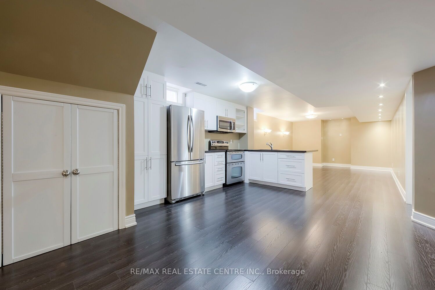 31 Redwillow Rd E
