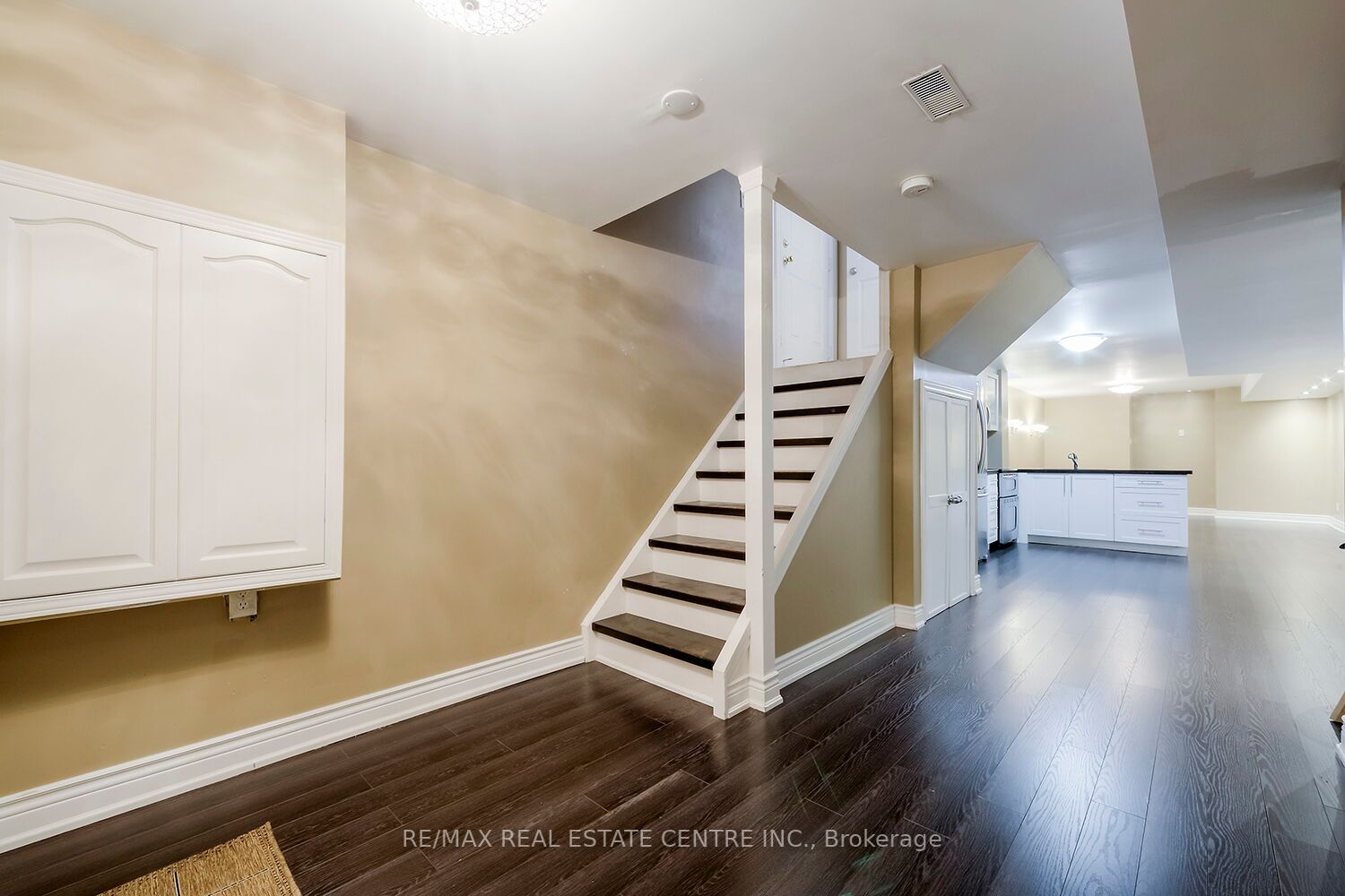 31 Redwillow Rd E