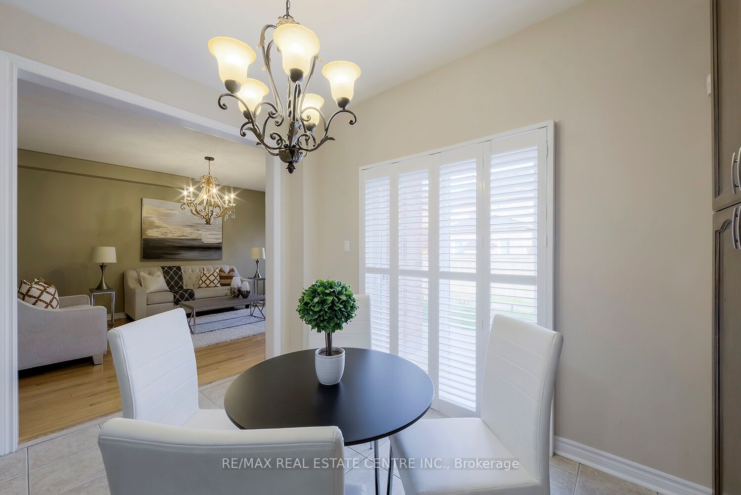 31 Redwillow Rd E