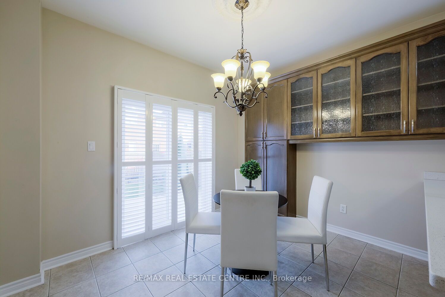 31 Redwillow Rd E