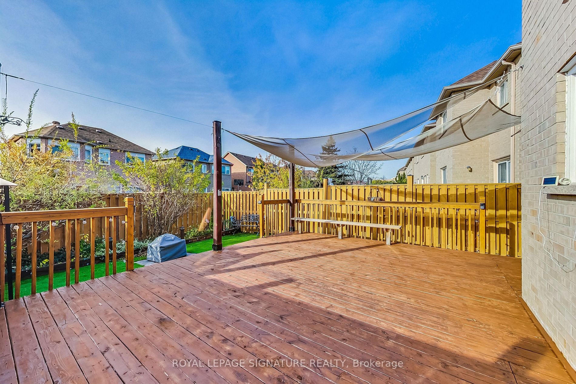 5238 Fairford Cres