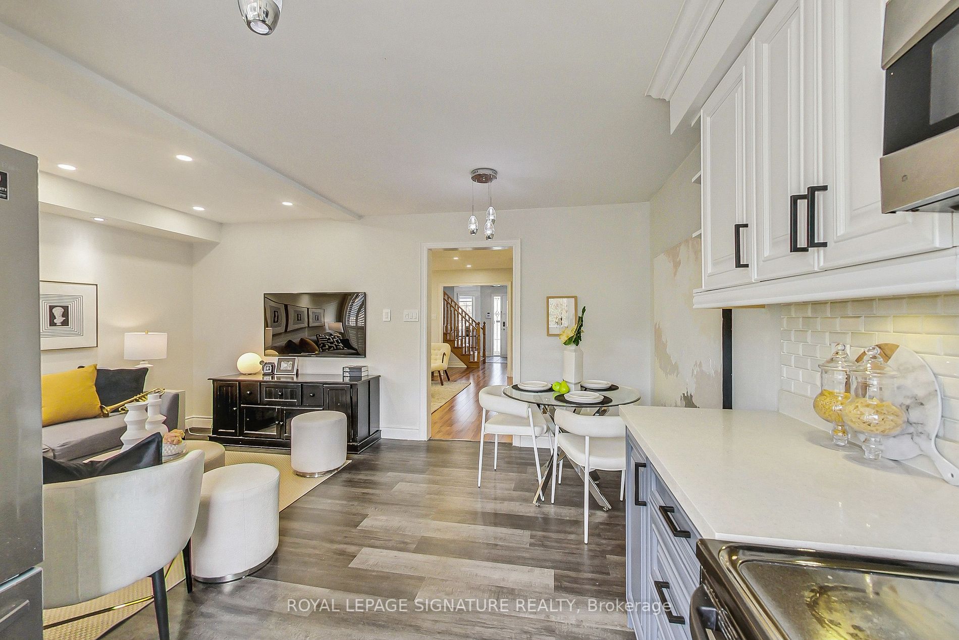 5238 Fairford Cres