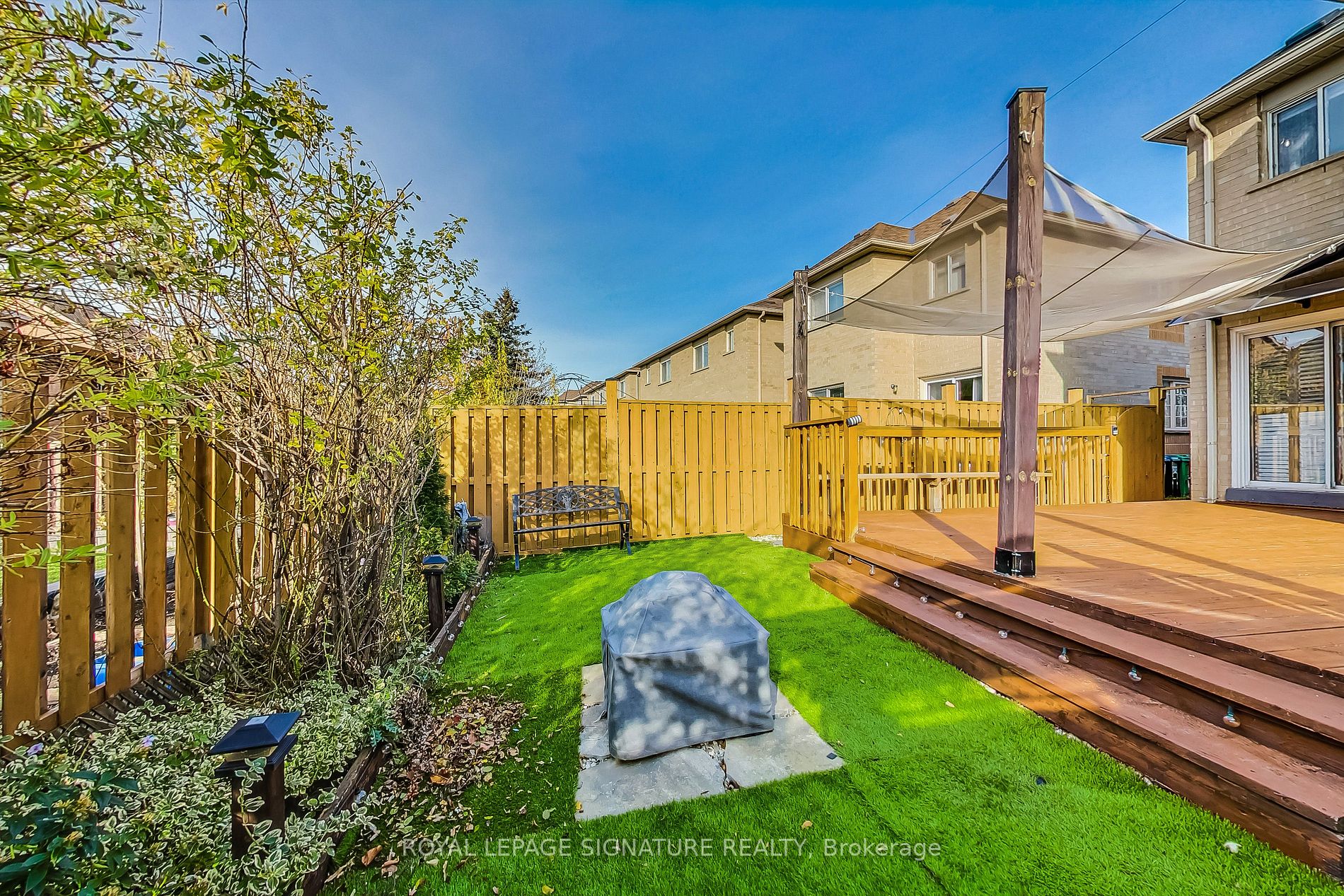 5238 Fairford Cres