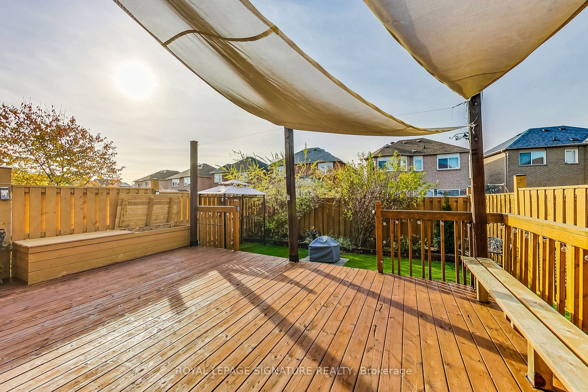 5238 Fairford Cres