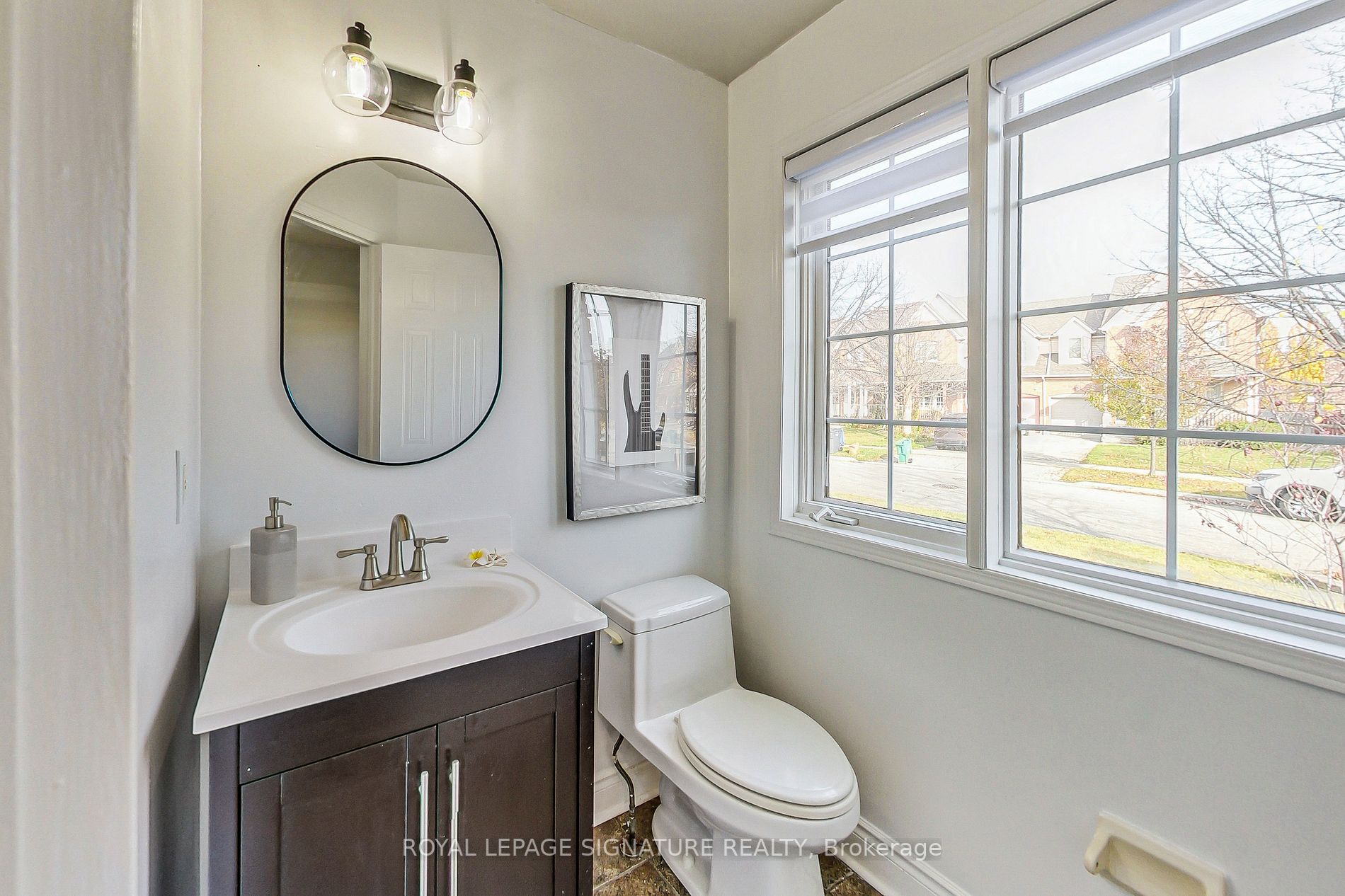 5238 Fairford Cres