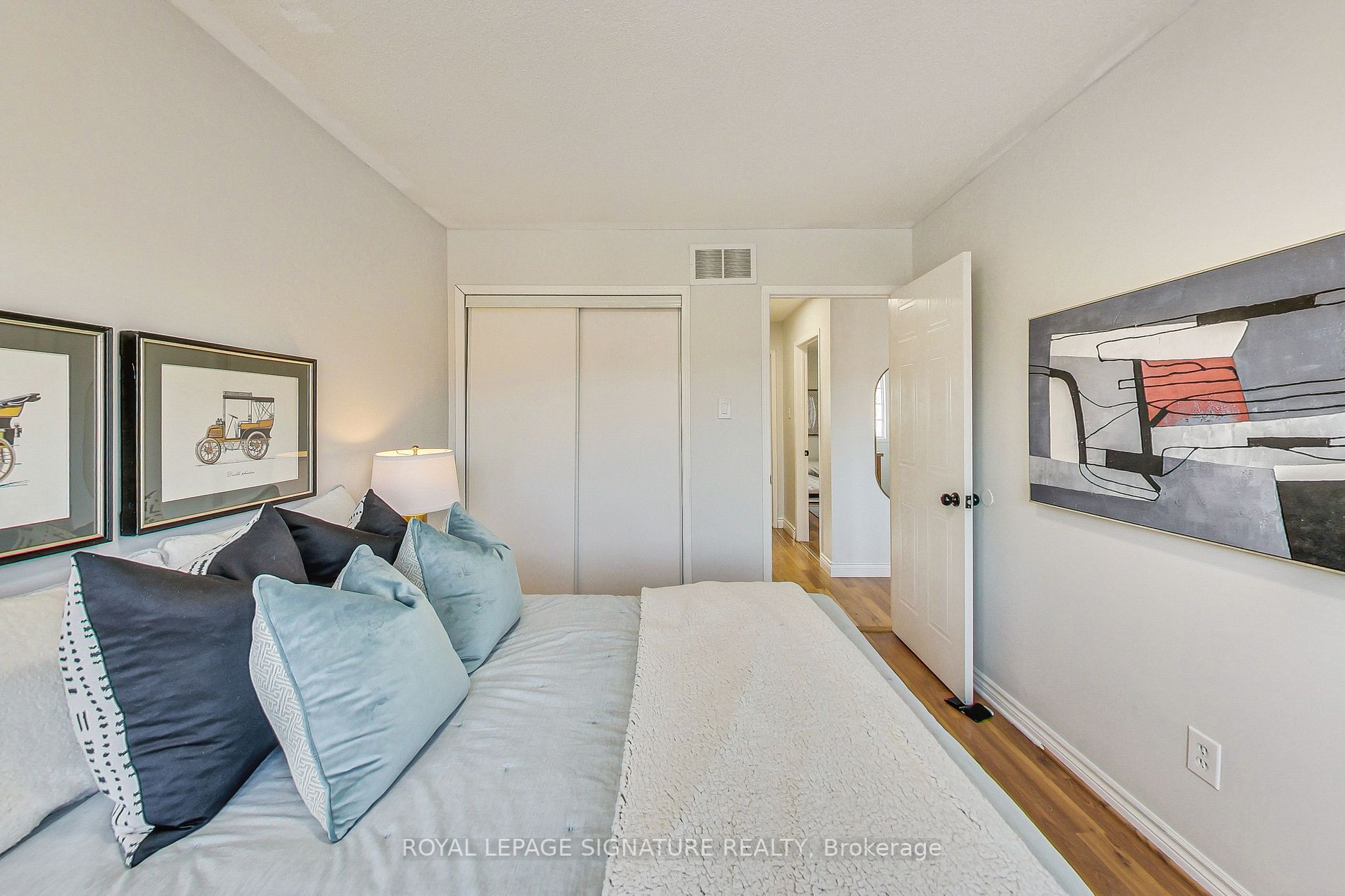 5238 Fairford Cres