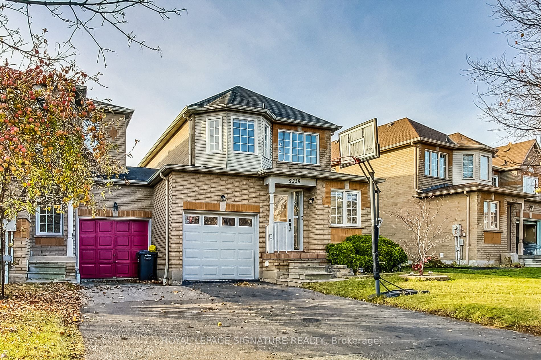 5238 Fairford Cres