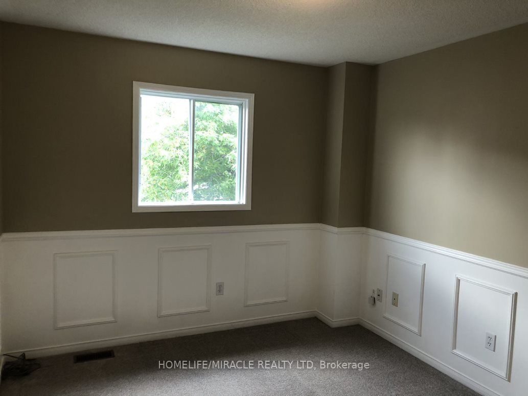 182 Howard Cres