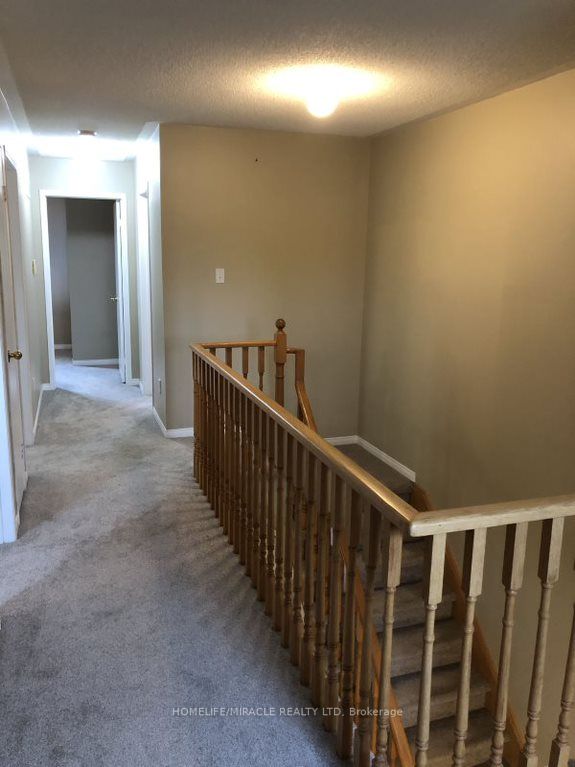 182 Howard Cres