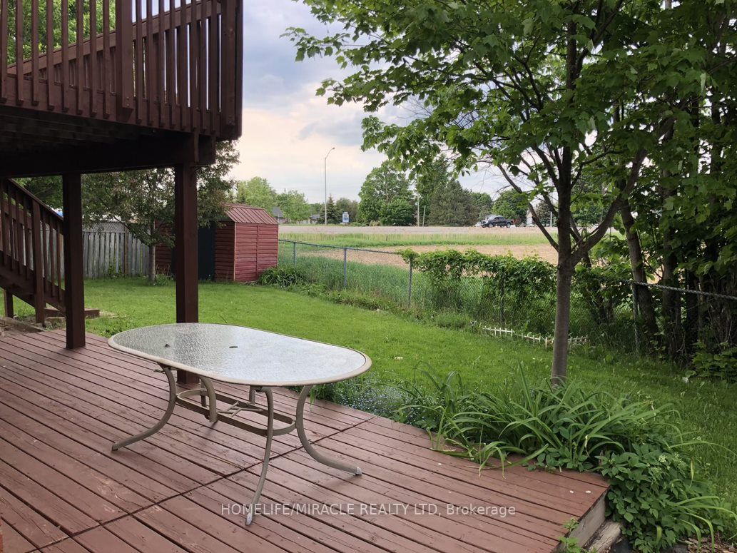 182 Howard Cres