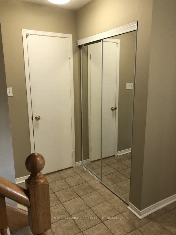 182 Howard Cres