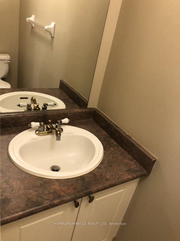 182 Howard Cres