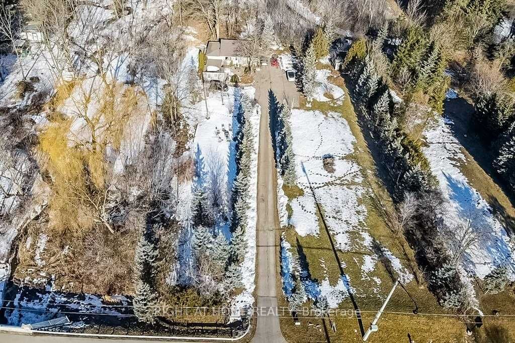 1364 Queen St W
