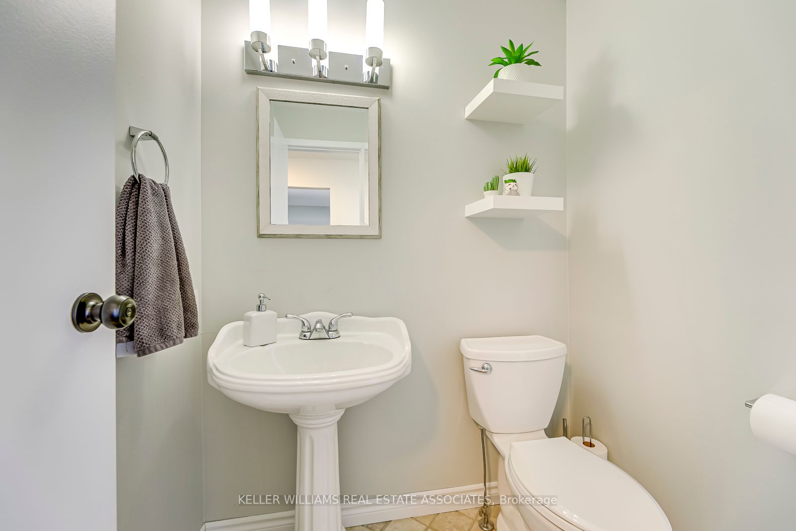 2345 Cotswold Cres, #16