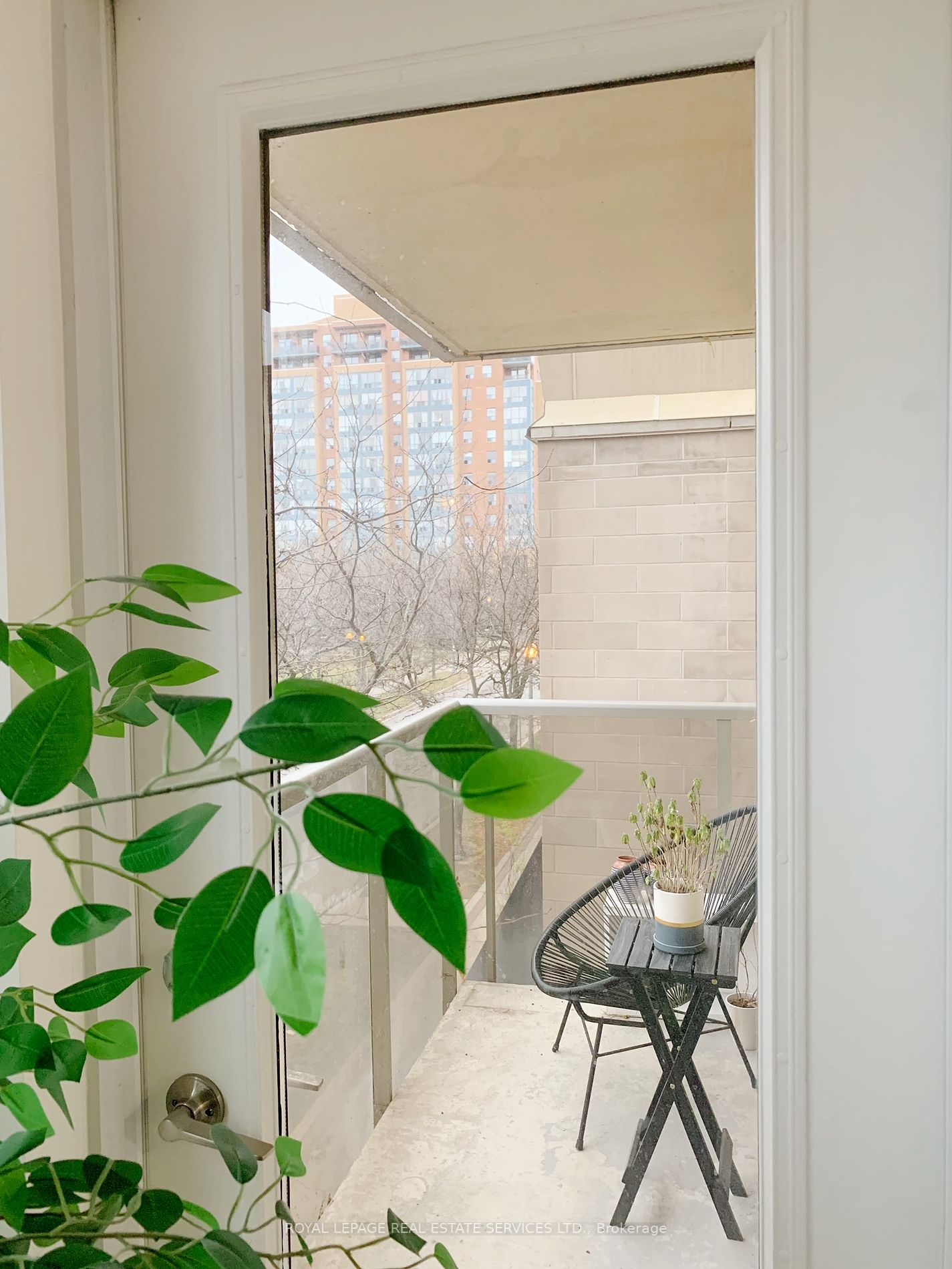 4 Elsinore Path, #209