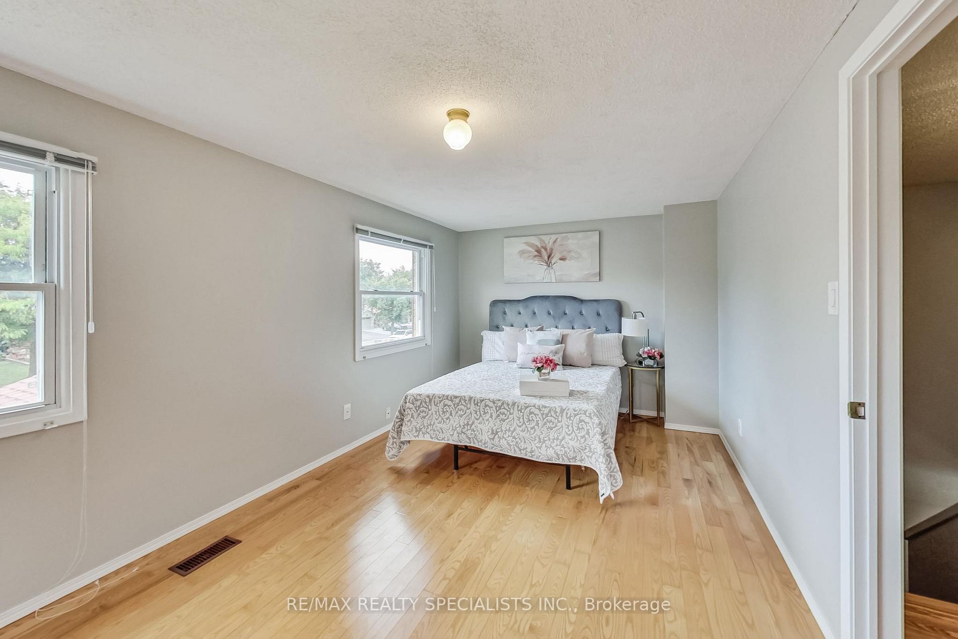4389 Lee Dr