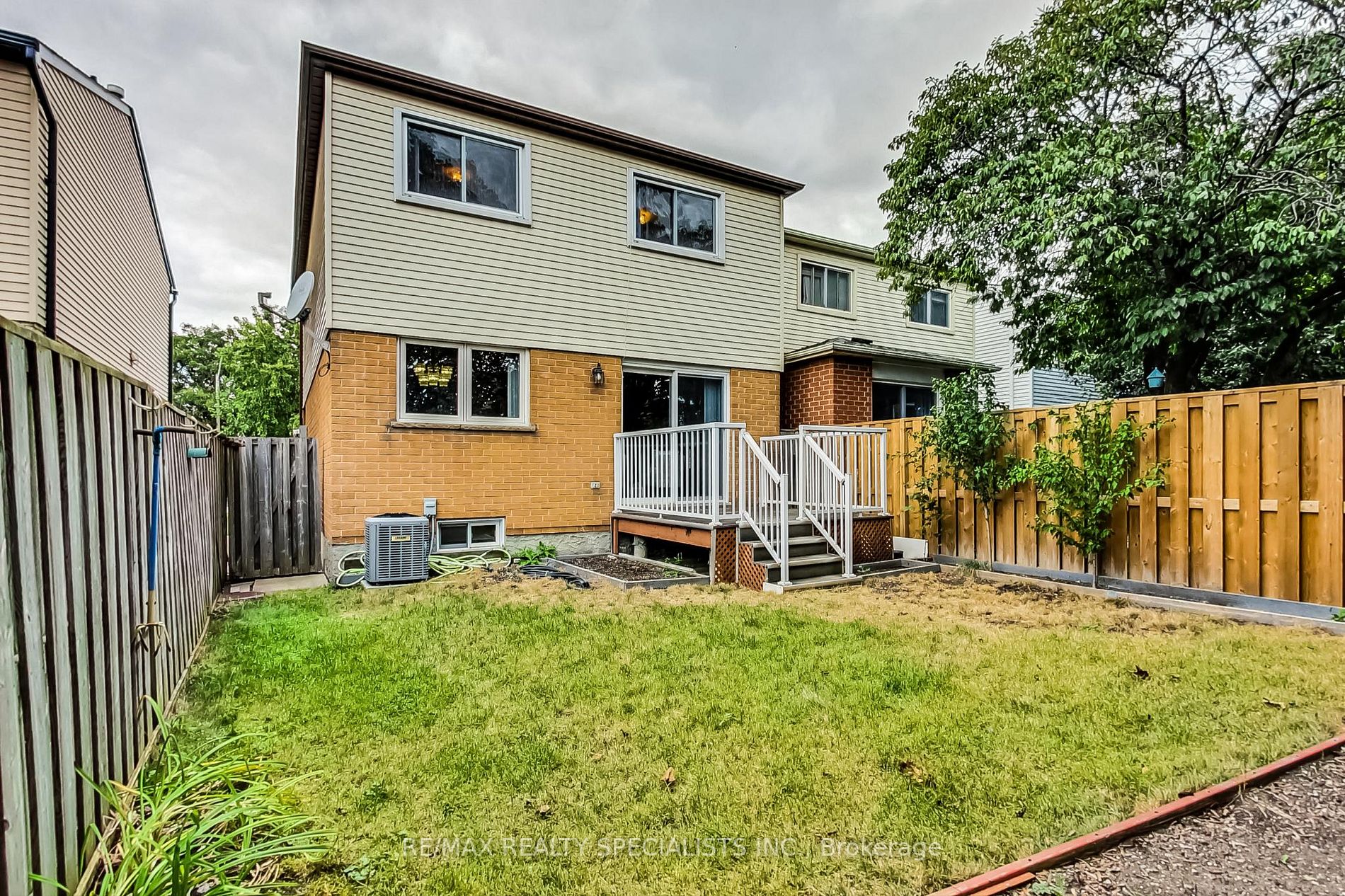4389 Lee Dr