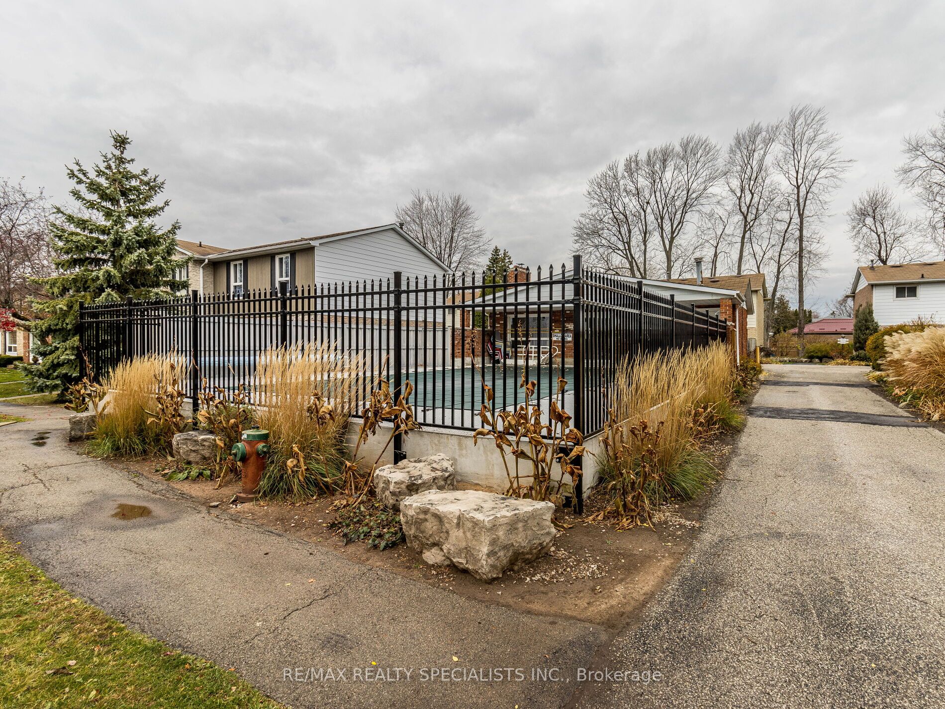 5475 Lakeshore Rd, #10