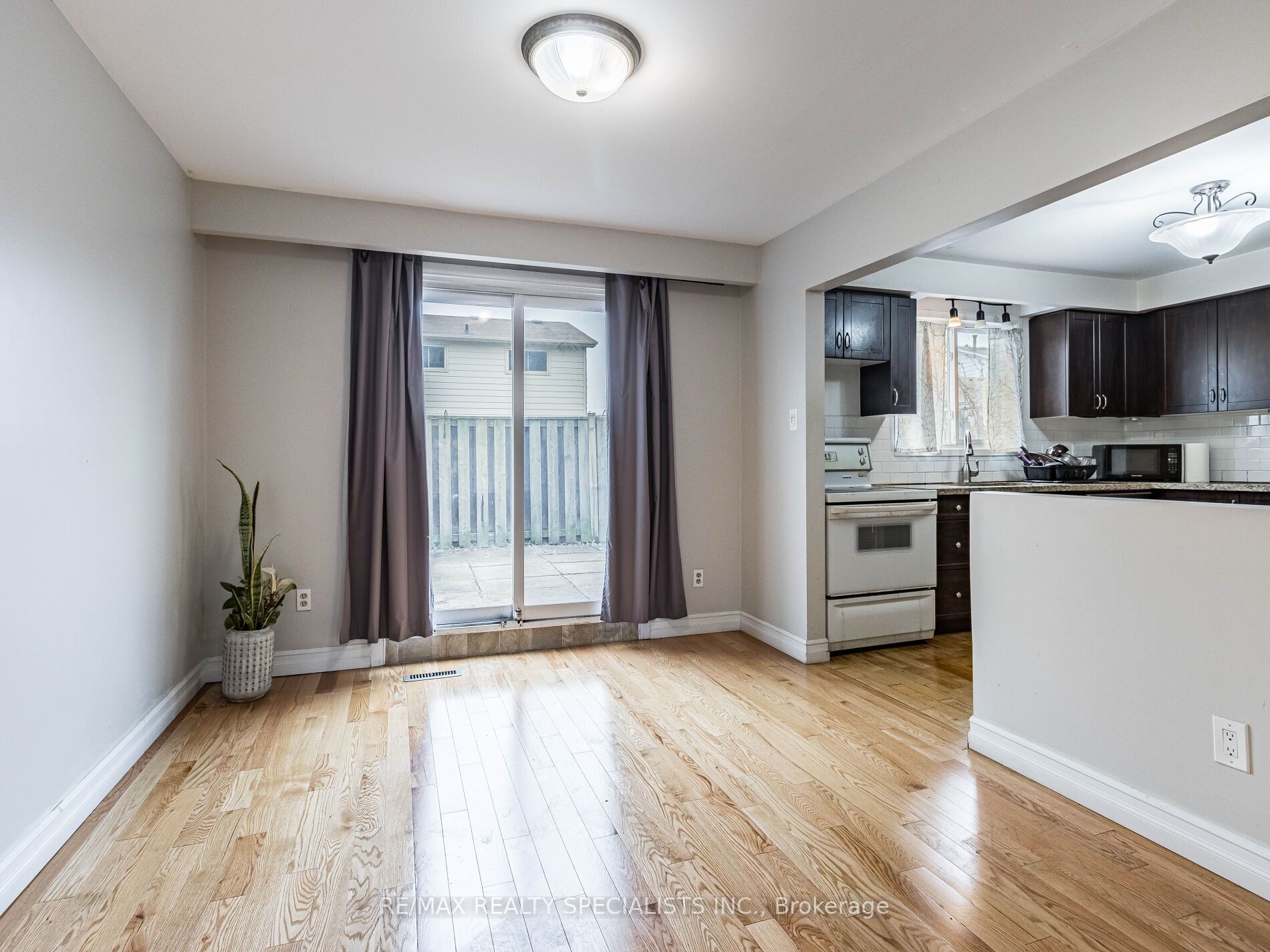 5475 Lakeshore Rd, #10