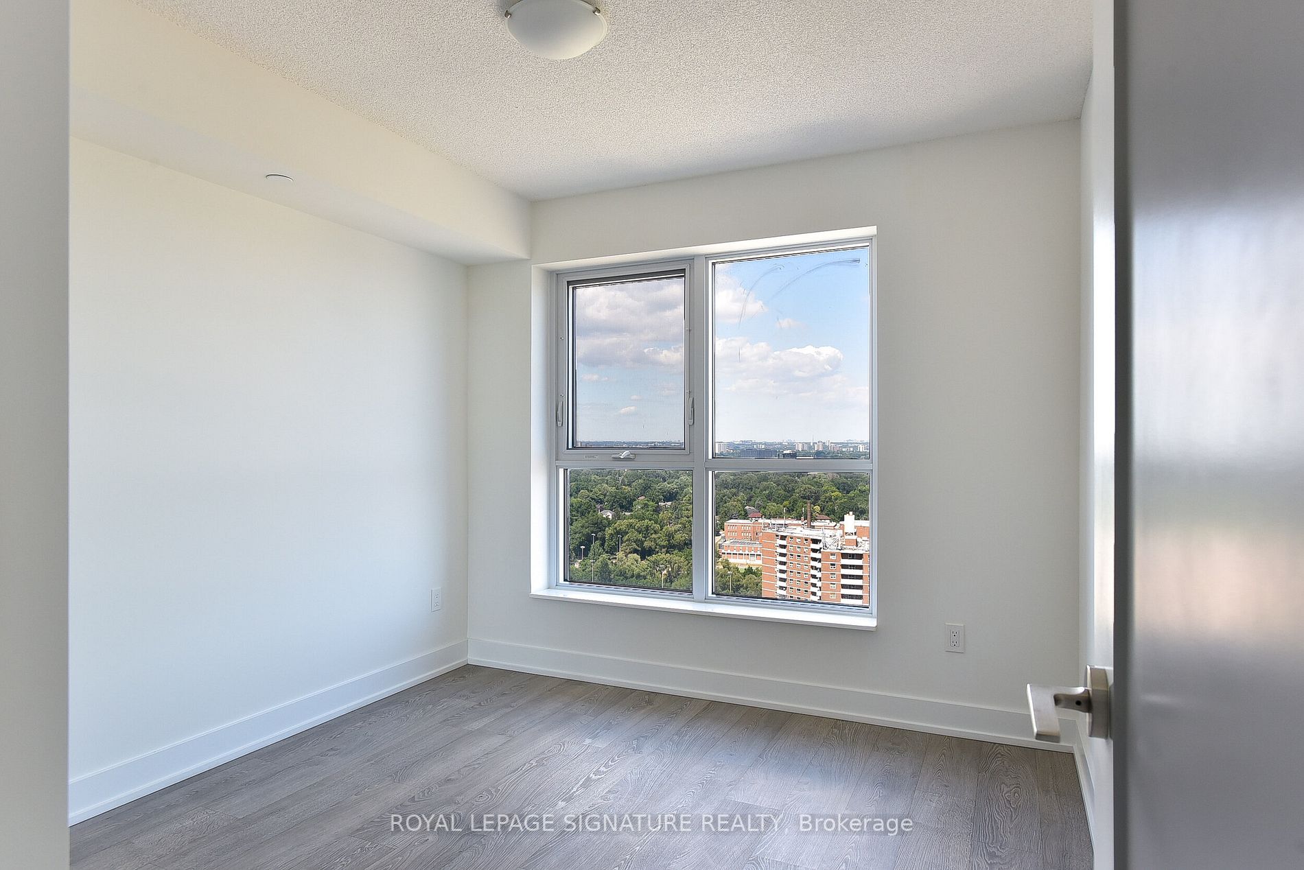 7 Mabelle Ave, #2308