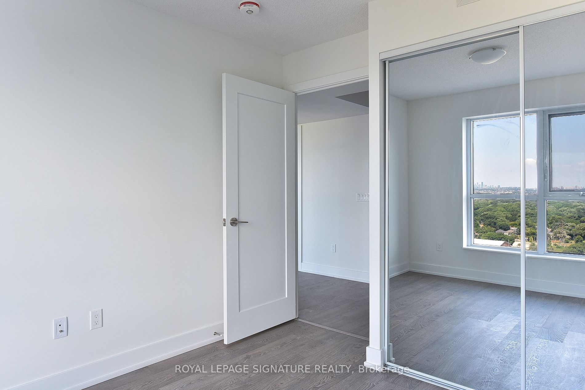 7 Mabelle Ave, #2308