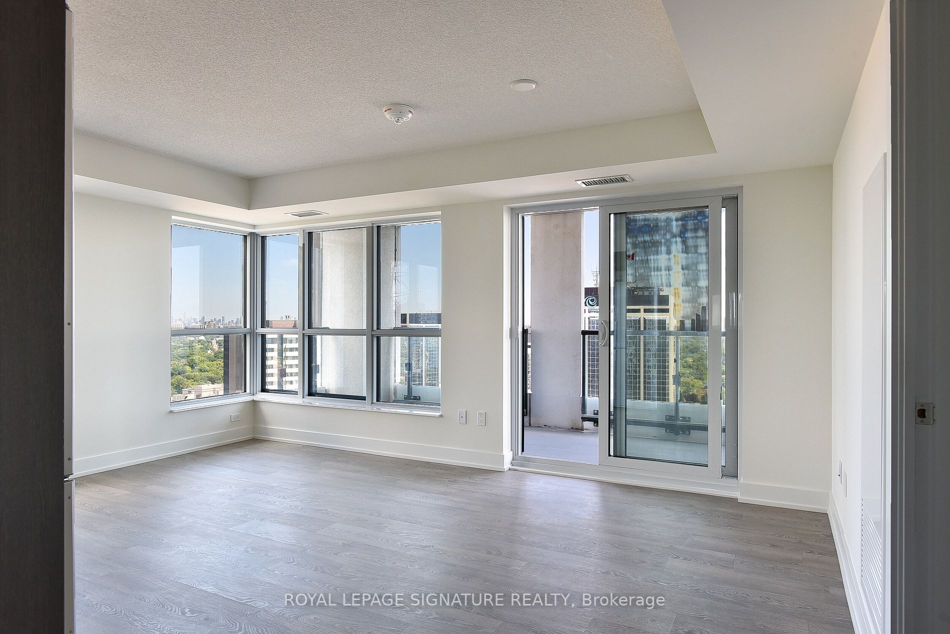 7 Mabelle Ave, #2308