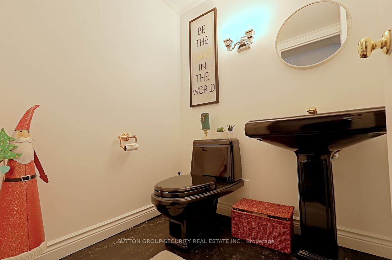 40 Richview Rd, #901