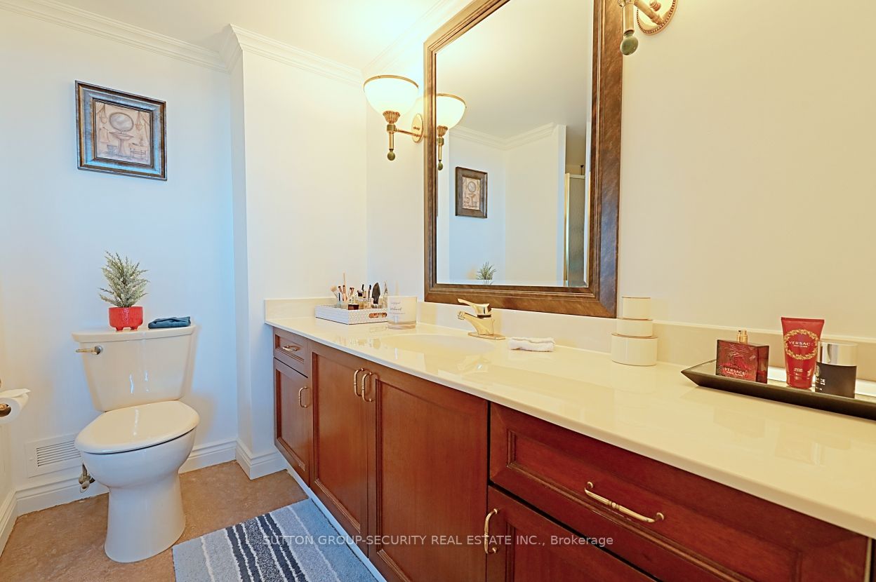 40 Richview Rd, #901