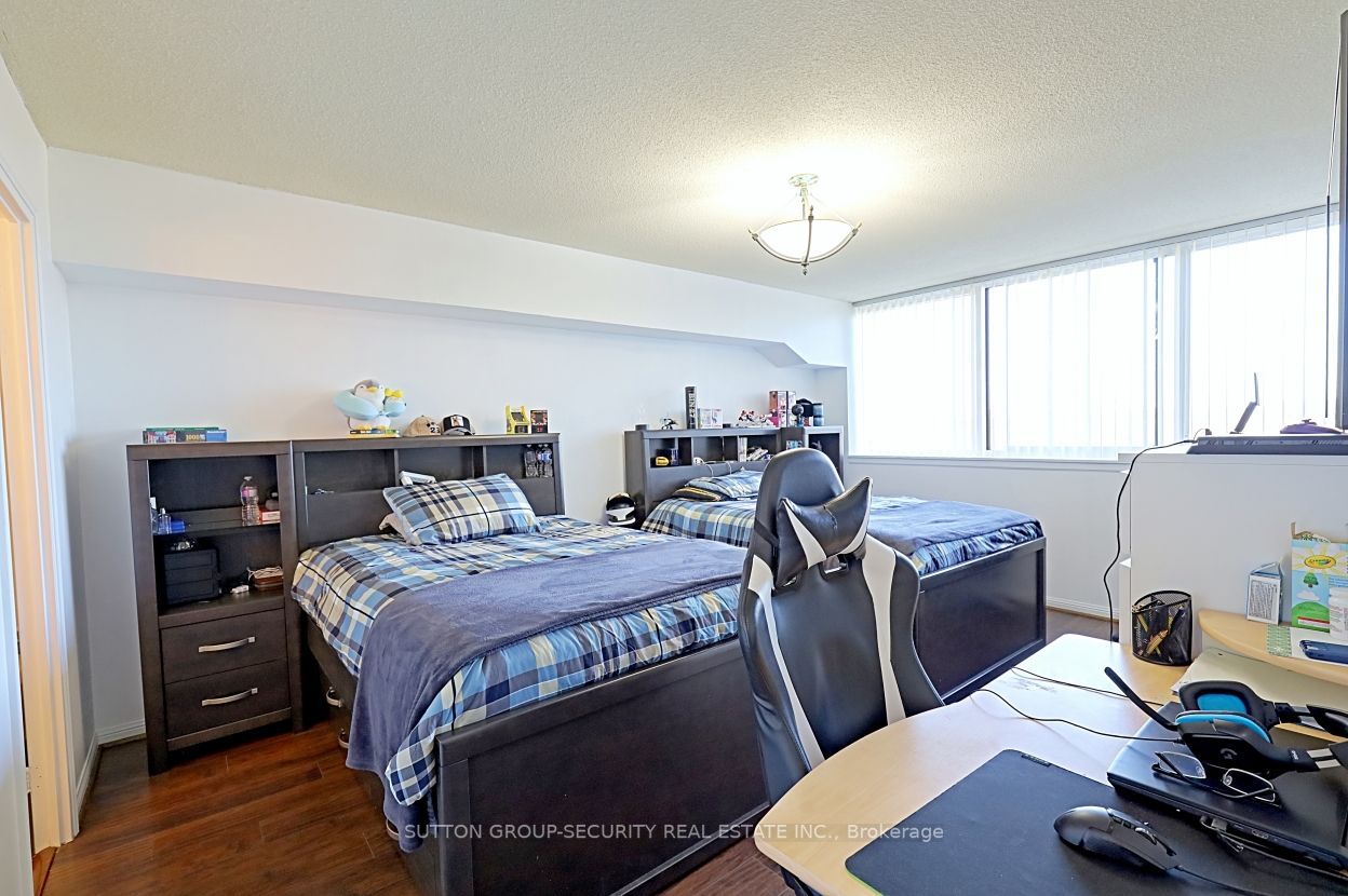 40 Richview Rd, #901